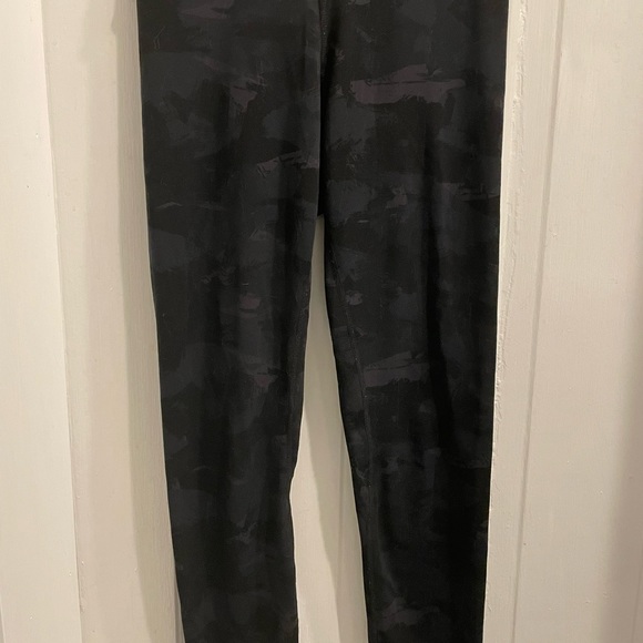 ColorfulKoala Camo High Waisted Leggings - Picture 4 of 4